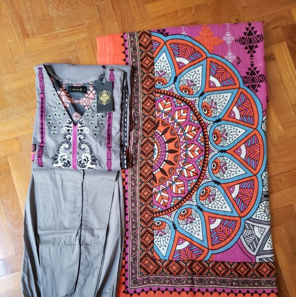 Pakistani Shalwar Kameez - Picture 4 of 4